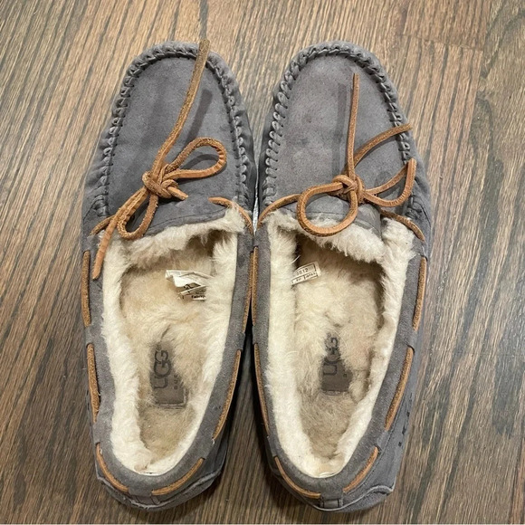 Ugg Dakota Mocassin Slipper - Picture 3 of 12